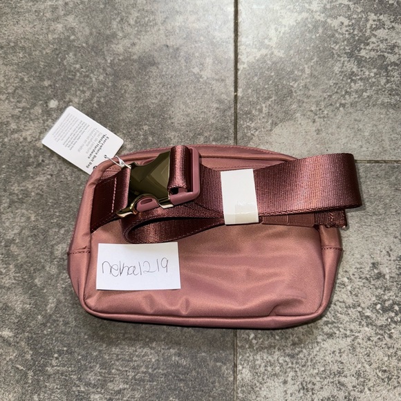 Lululemon Everywhere Belt Bag 1L
Metal Hardware- Spiced Chai/Gold - Picture 4 of 9